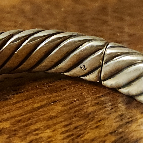 David Yurman | 7mm Buckle Cable Bracelet - Sterling Silver with 18k Yellow Gold - Picture 9 of 12